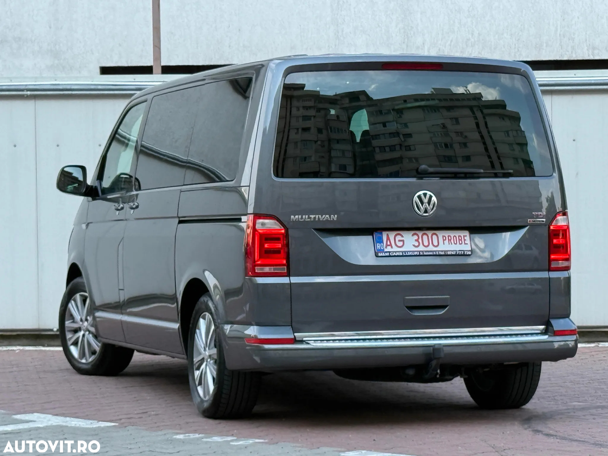 Volkswagen Multivan - 2