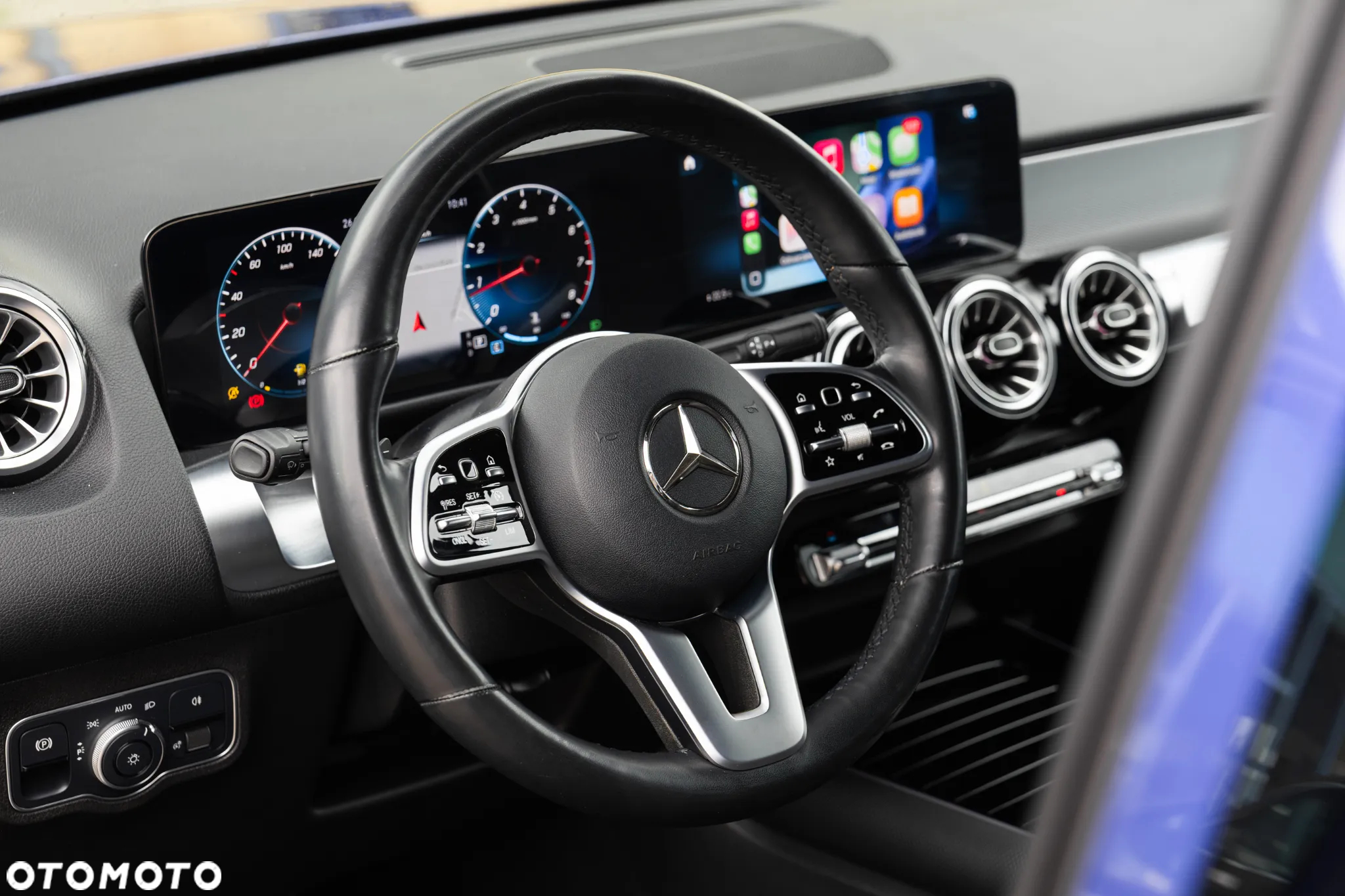 Mercedes-Benz GLB 200 7G-DCT - 16