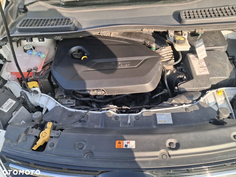 Ford Kuga 1.6 EcoBoost 2x4 Titanium - 26