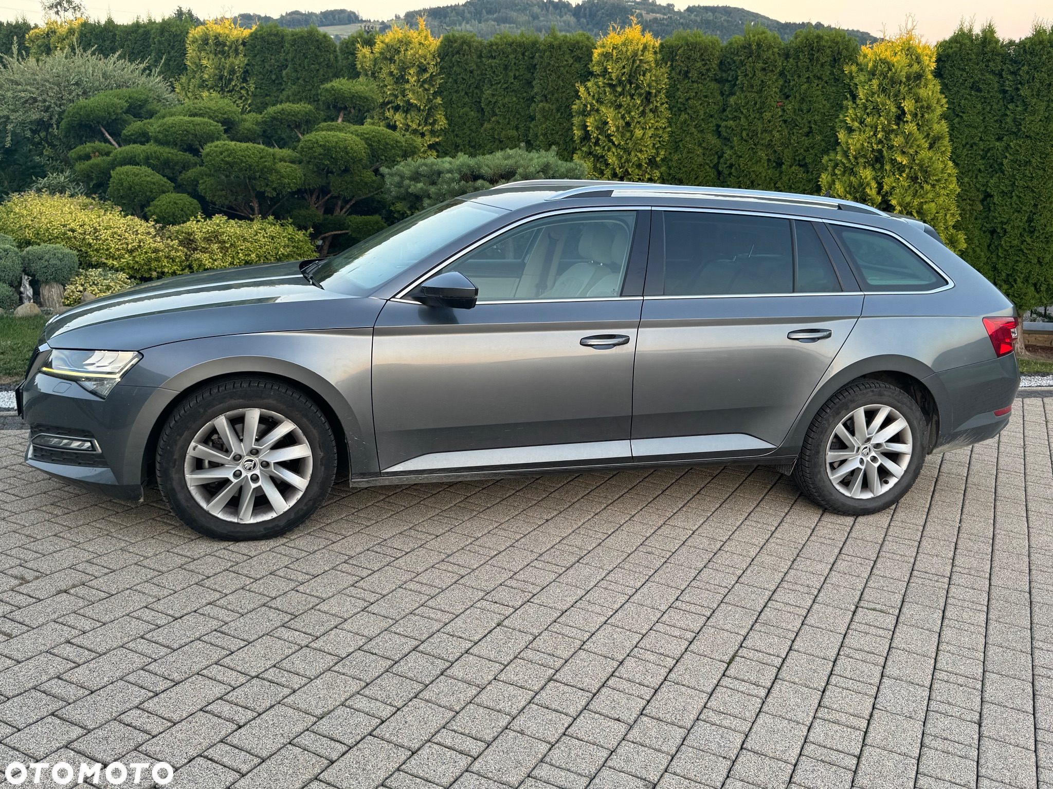 Skoda Superb Combi 2.0 TDI DSG Premium Edition - 9