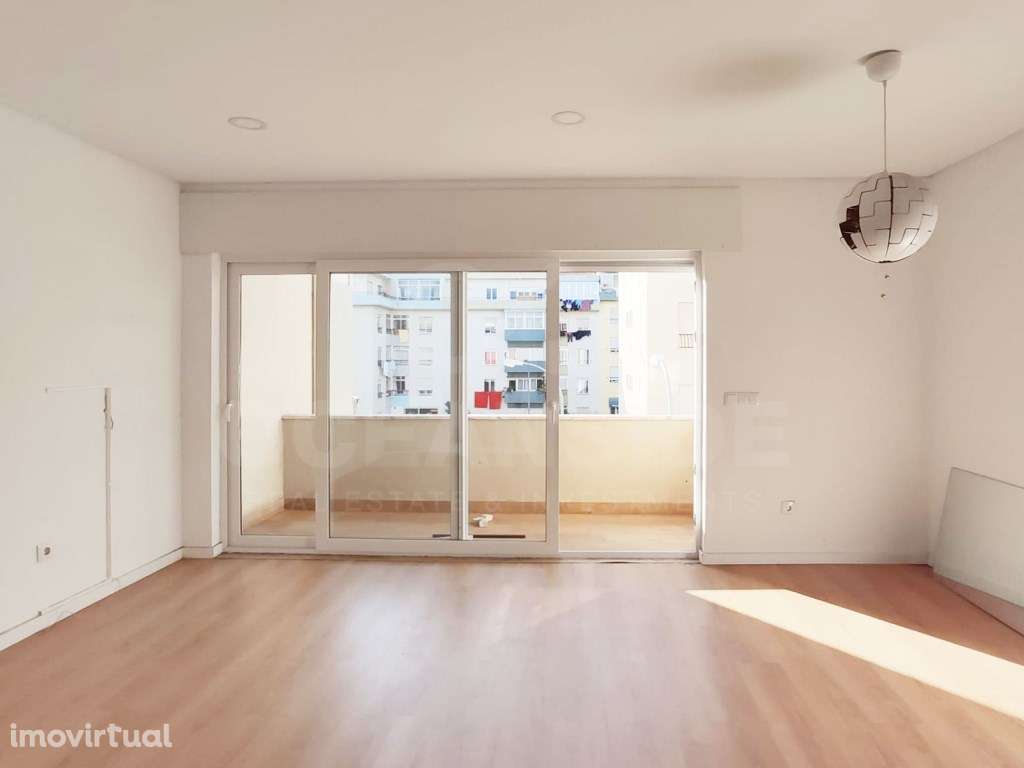 T1 remodelado na Quinta das Palmeiras - Grande imagem: 2/14