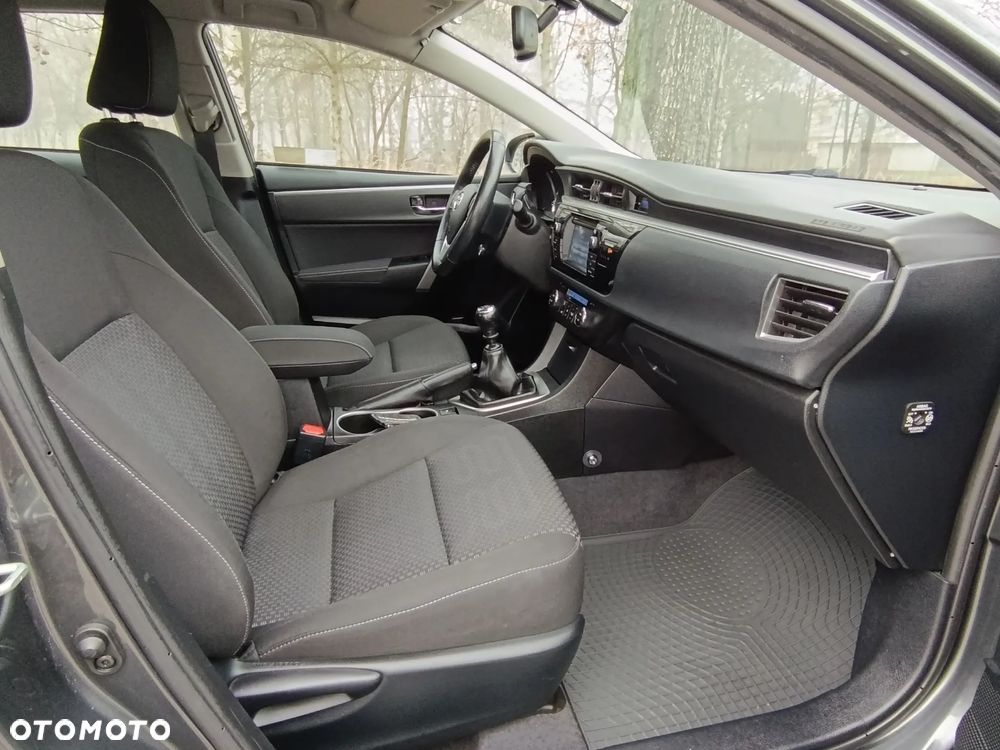 Toyota Corolla 1.6 Premium + - 5