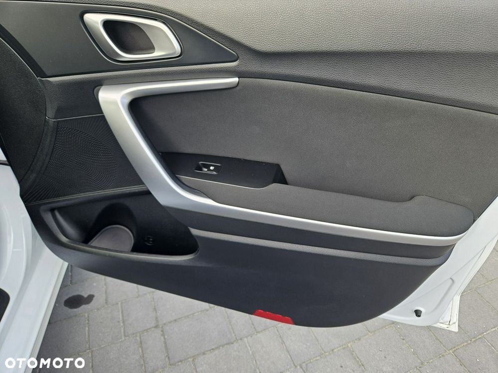 Kia Ceed - 12