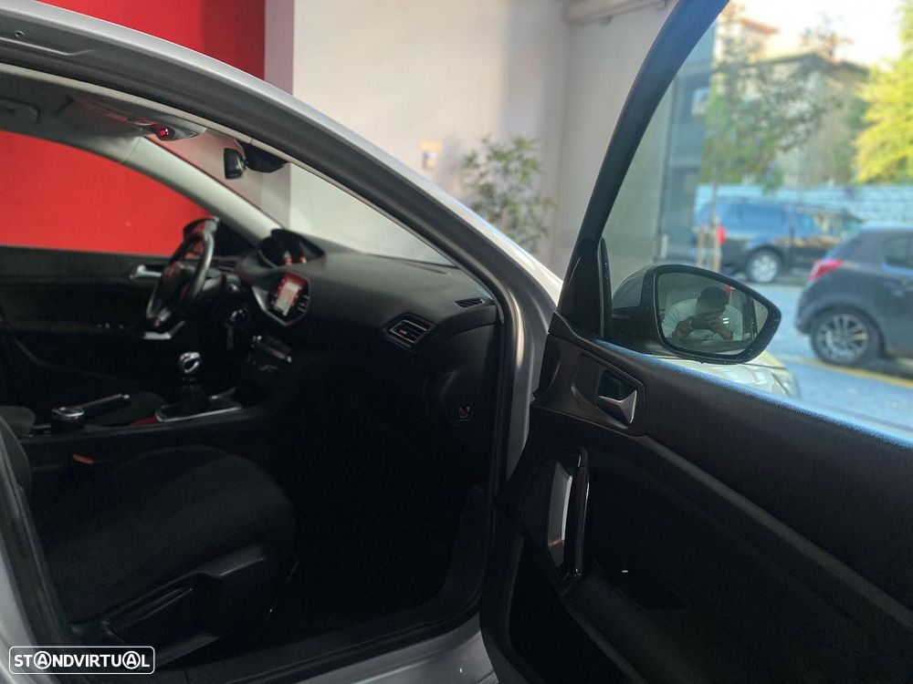 Peugeot 308 1.6 e-HDi Allure - 17