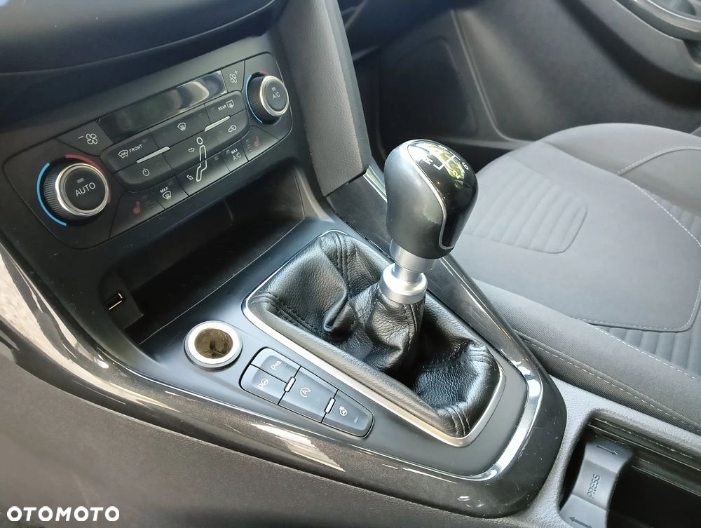 Ford Focus 1.0 EcoBoost Titanium - 30