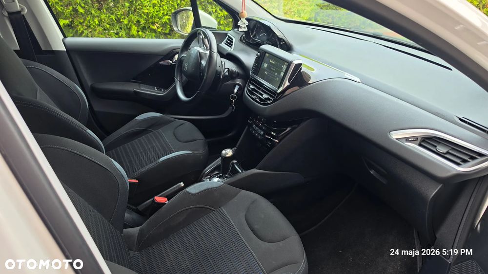 Peugeot 208 - 2