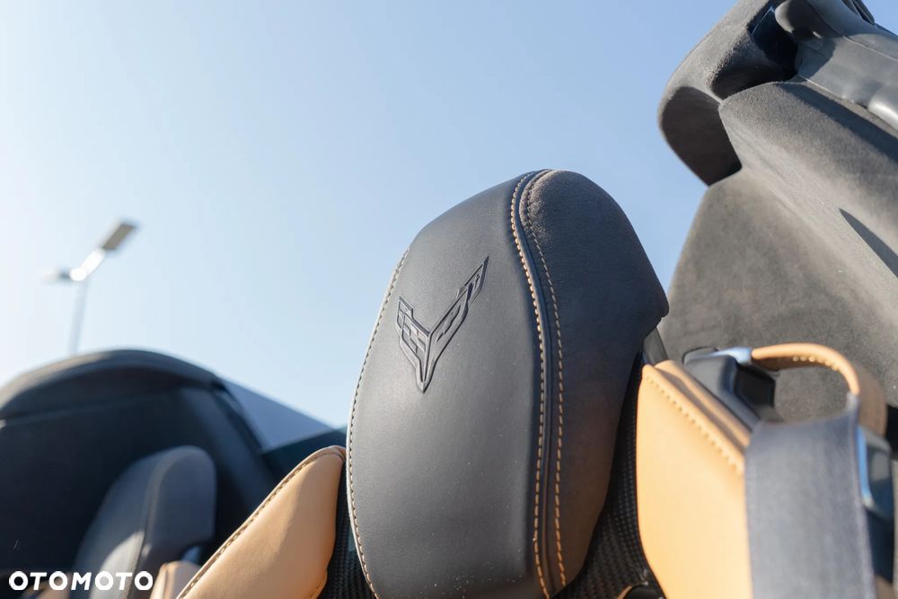 Chevrolet Corvette - 19