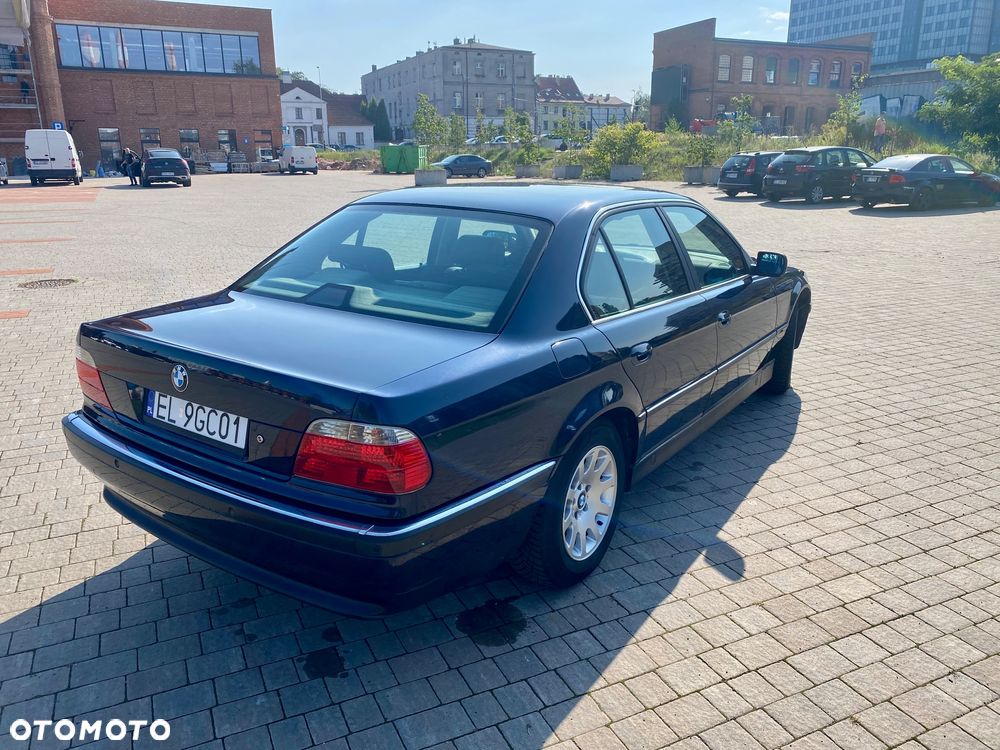 BMW Seria 7 728i L - 3