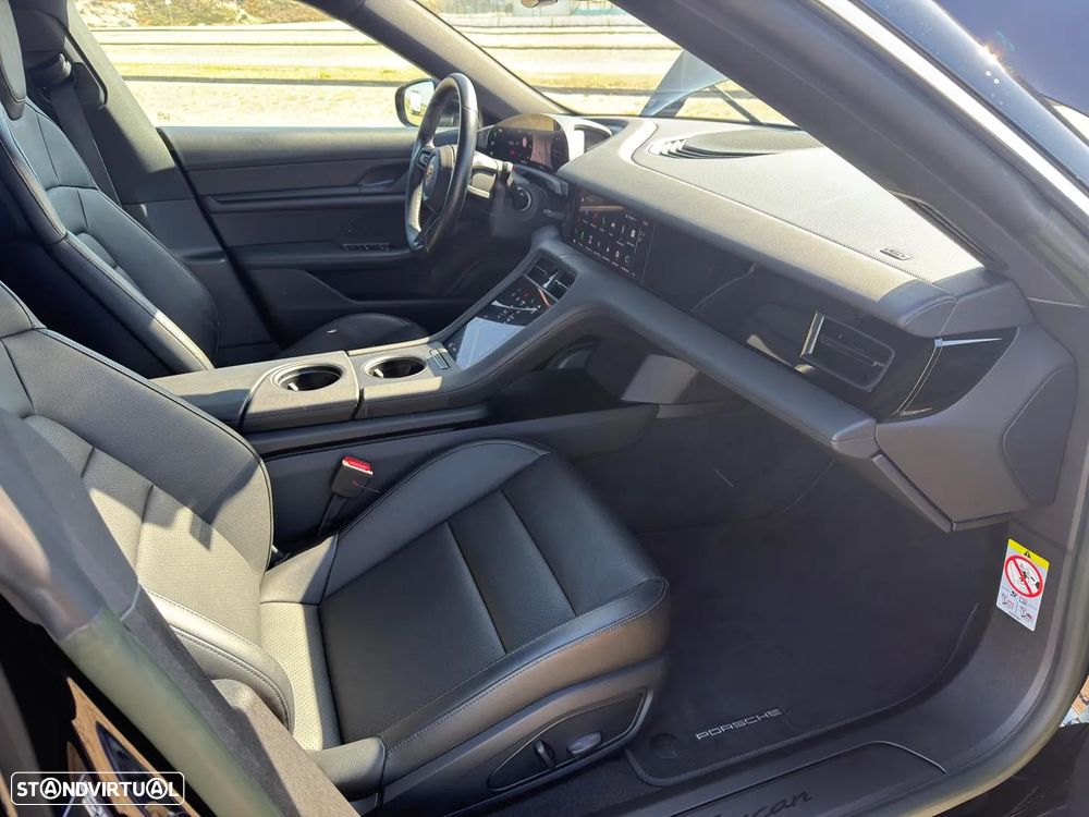 Porsche Taycan 4 - 15