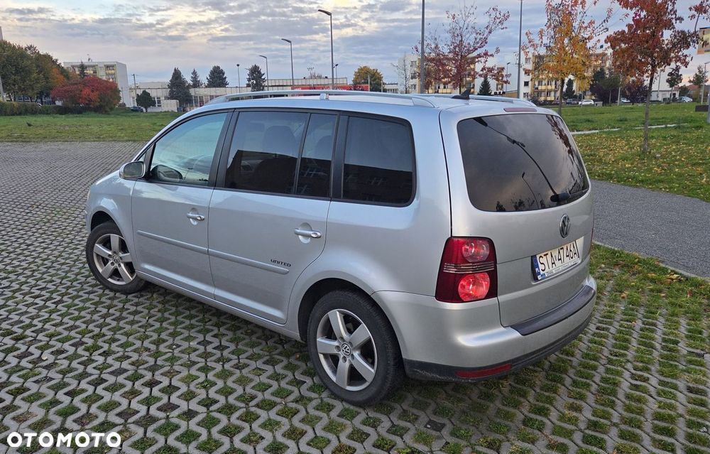 Volkswagen Touran 2008 photo 3
