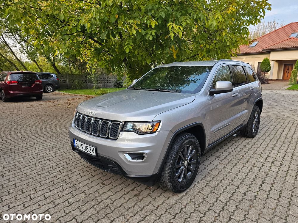 Jeep Grand Cherokee - 32