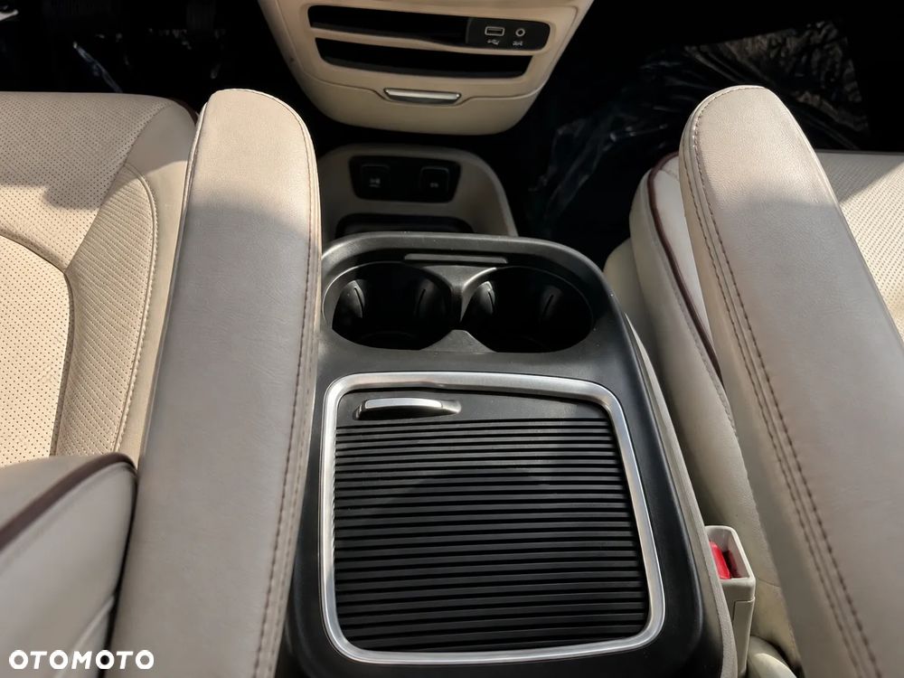 Chrysler Pacifica - 18