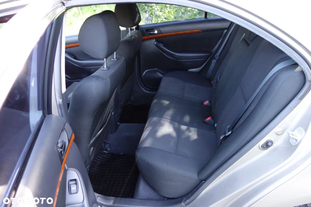 Toyota Avensis 2.2 D-4D Prestige Gold - 6
