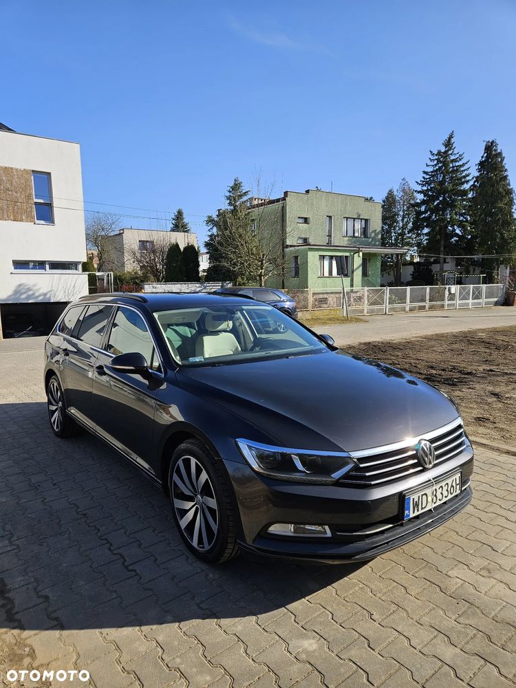 Volkswagen Passat - 1