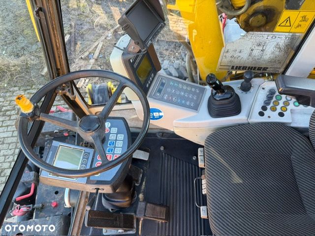 Liebherr A 900 C ZW - 18
