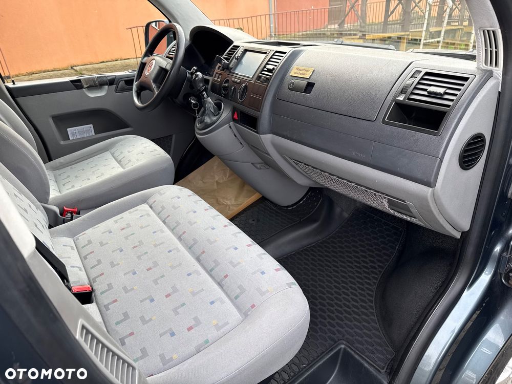 Volkswagen Caravelle - 14