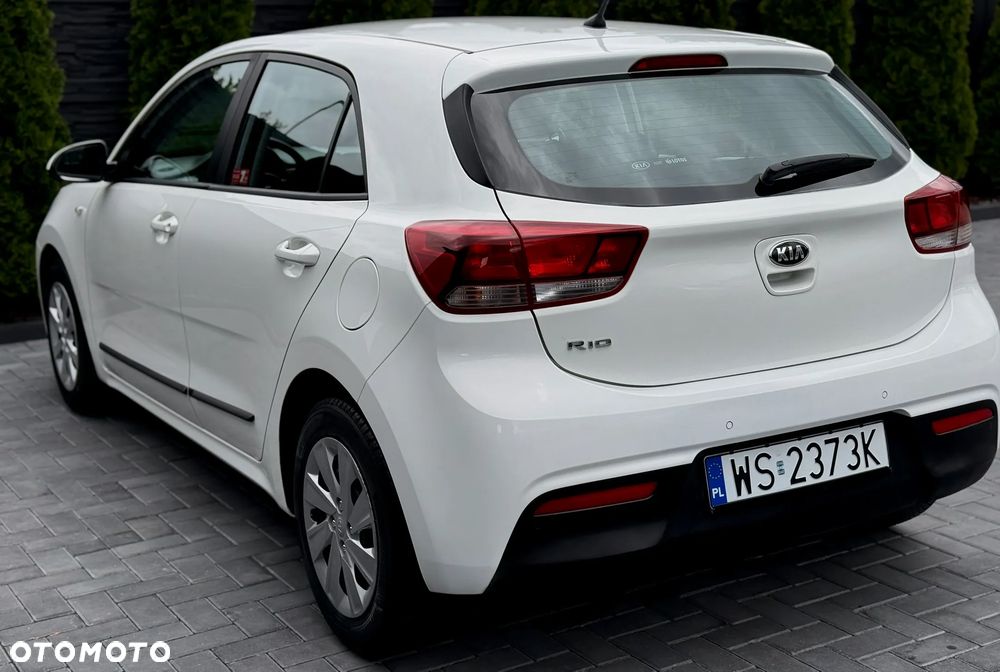 Kia Rio 1.4 L - 7
