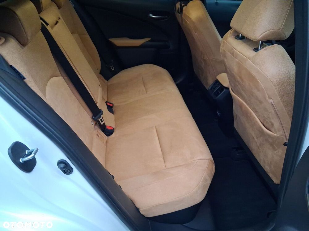 Lexus UX 300h Business - 22