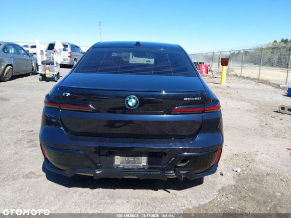 BMW i7 - 8