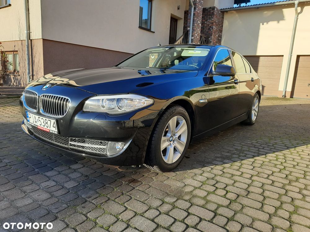 BMW Seria 5 528i - 2