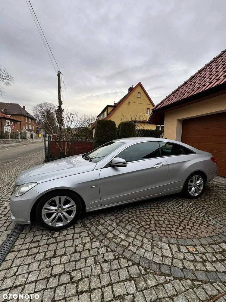 Mercedes-Benz Klasa E 220 CDI DPF Coupe BlueEFFICIENCY 7G-TRONIC Avantgarde - 5