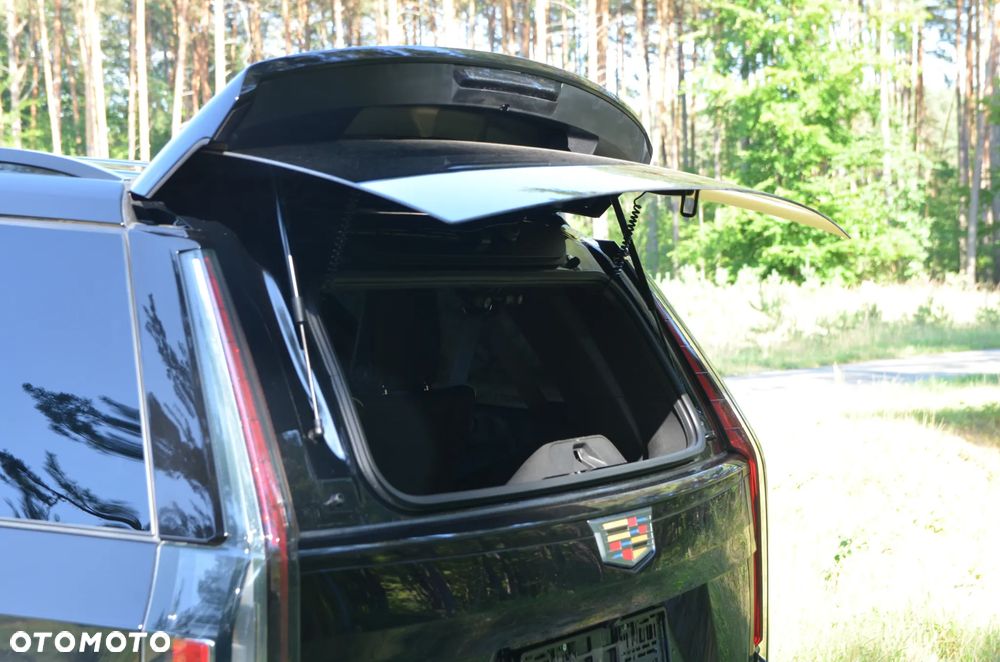 Cadillac Escalade - 34