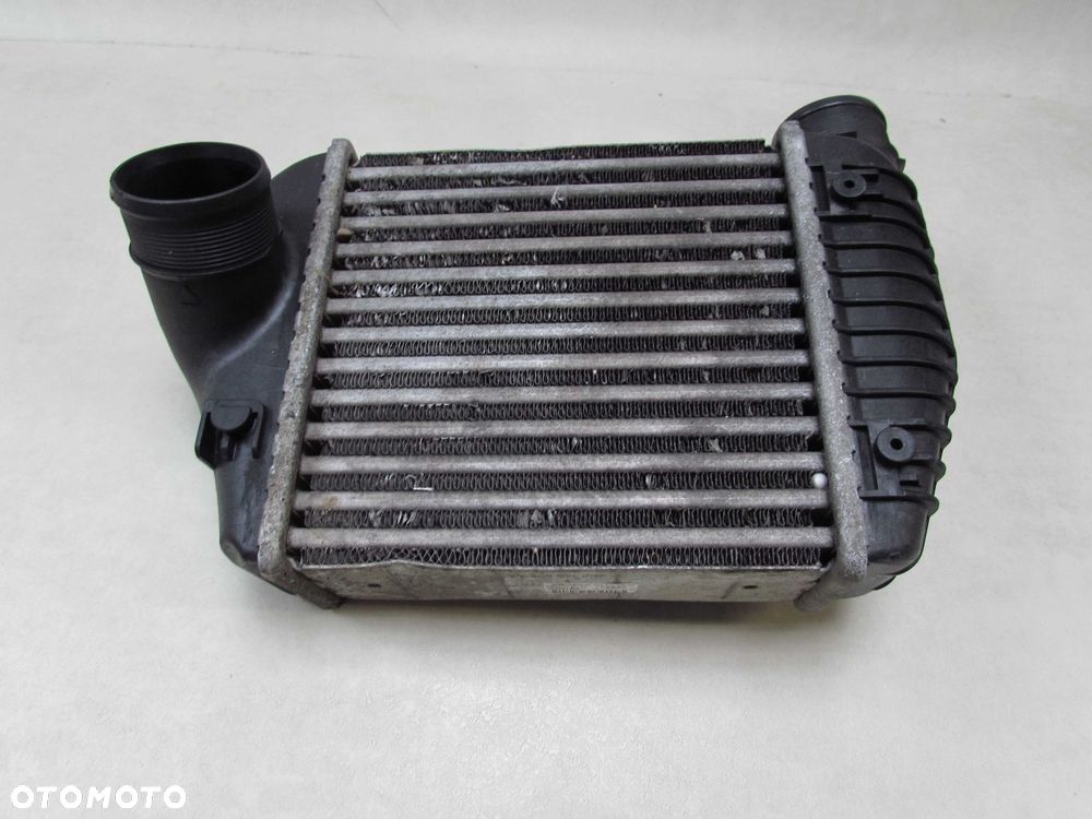 AUDI A6 C6 3.0 TDI CHLODNICA INTERCOOLER POWIETRZA LEWY 4F0145805AA - 1