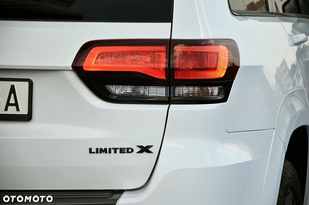 Jeep Grand Cherokee - 23