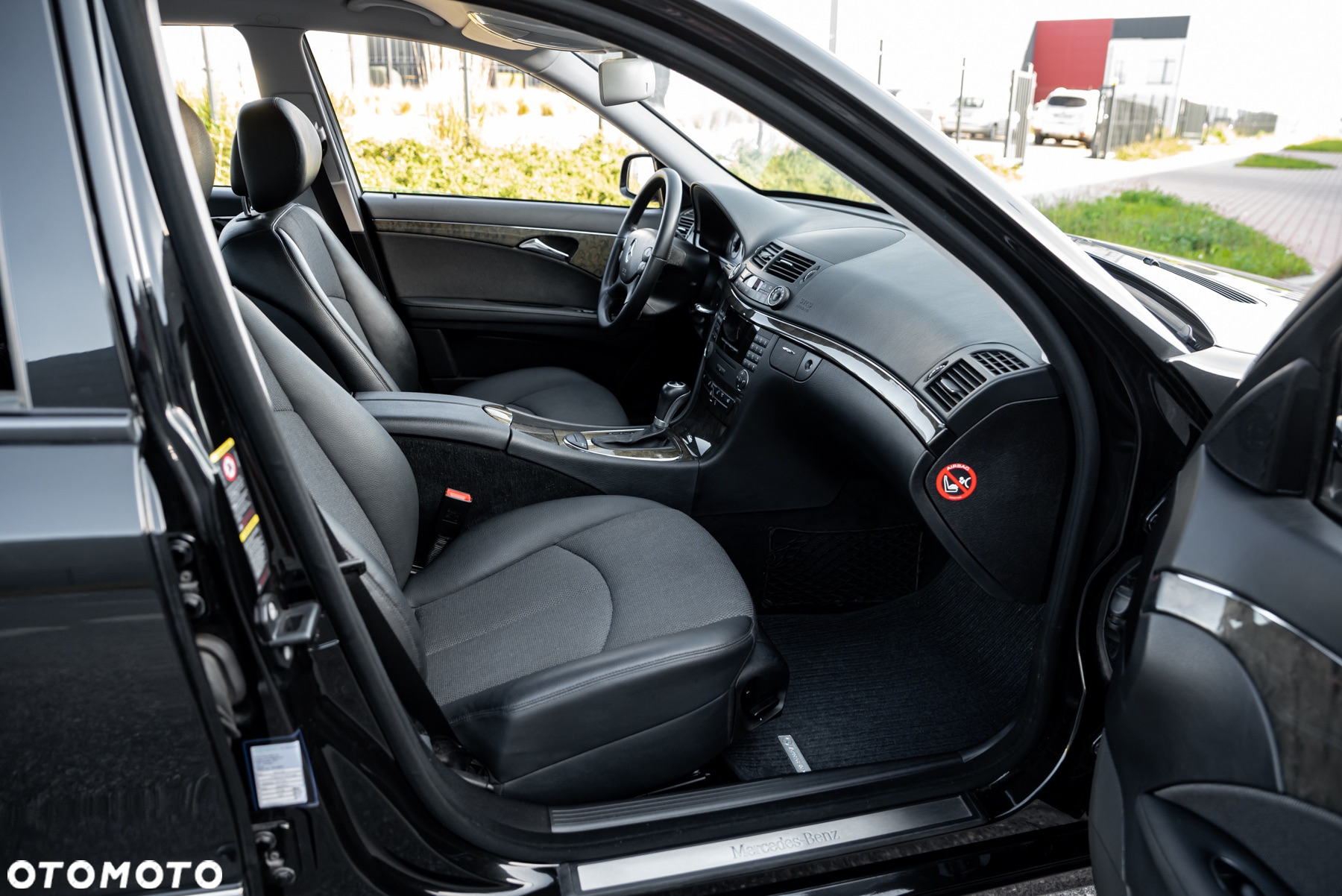Mercedes-Benz Klasa E 200 BlueEFFICIENCY 7G-TRONIC Avantgarde - 22