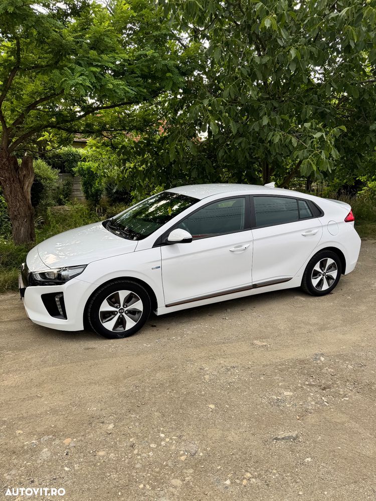 Hyundai IONIQ - 7