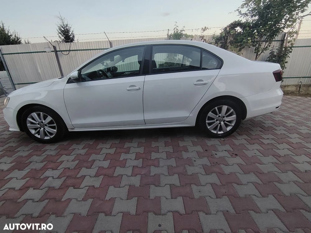 Volkswagen Jetta 2.0 TDI Comfortline - 2