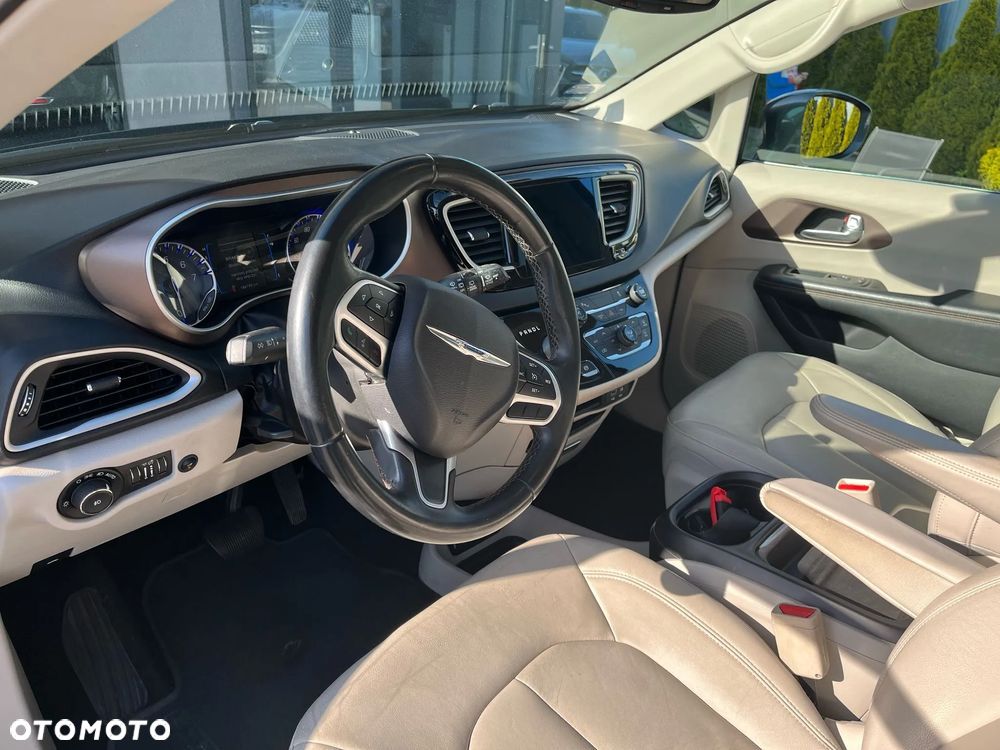 Chrysler Pacifica - 7