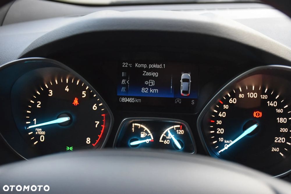 Ford Kuga 1.5 EcoBoost 2x4 Titanium - 24