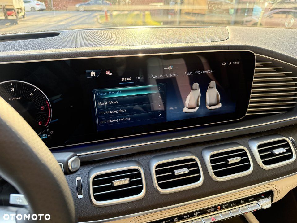 Mercedes-Benz GLS - 12