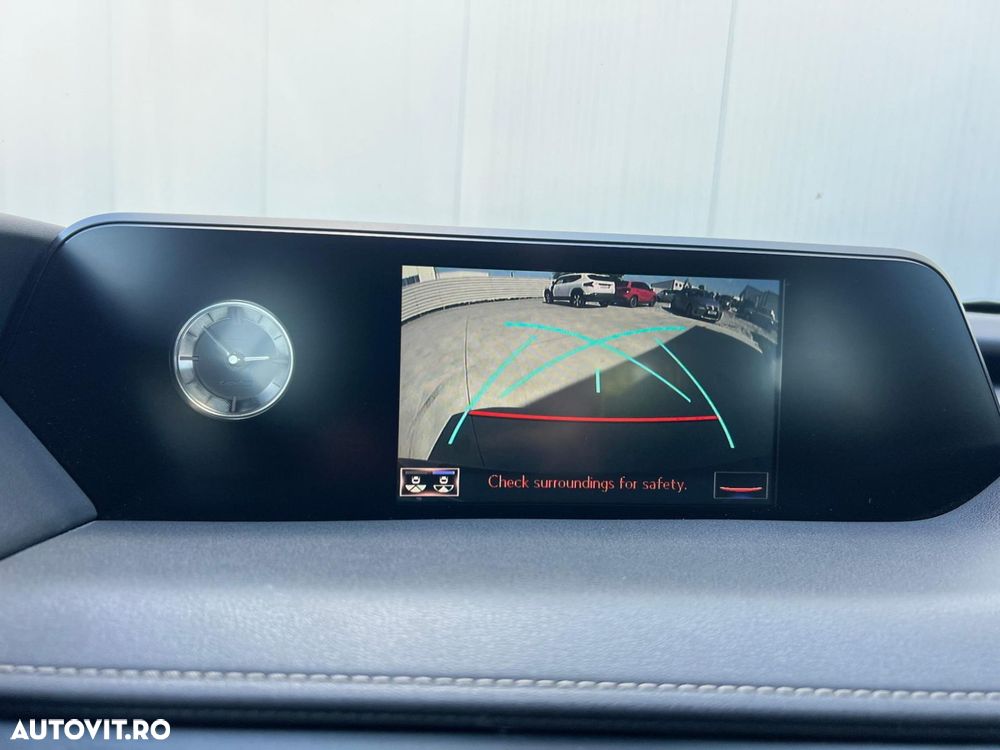 Lexus UX - 18