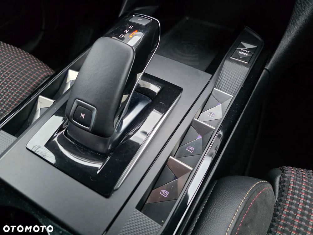 DS Automobiles DS 3 Crossback 1.2 PureTech Performance Line + - 19