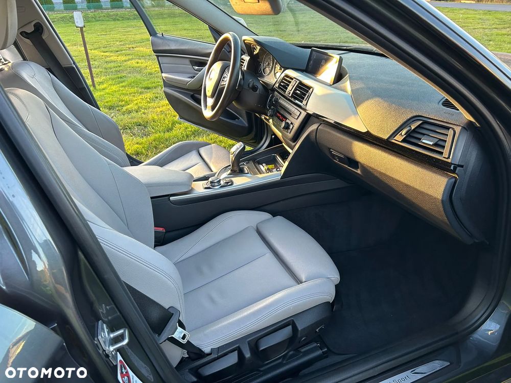 BMW Seria 3 330d Touring Sport Line - 23