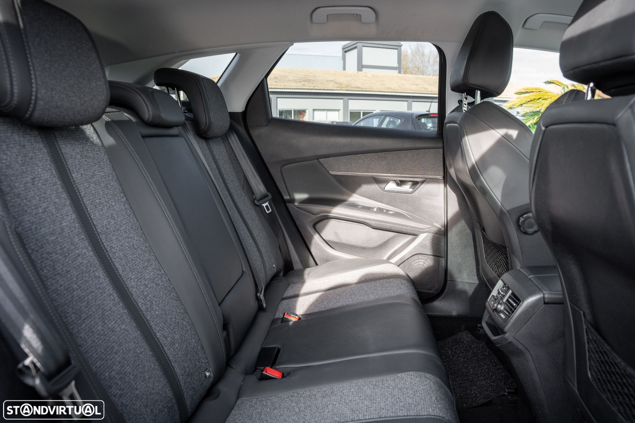 Peugeot 3008 1.5 BlueHDi Allure Pack EAT8 - 26