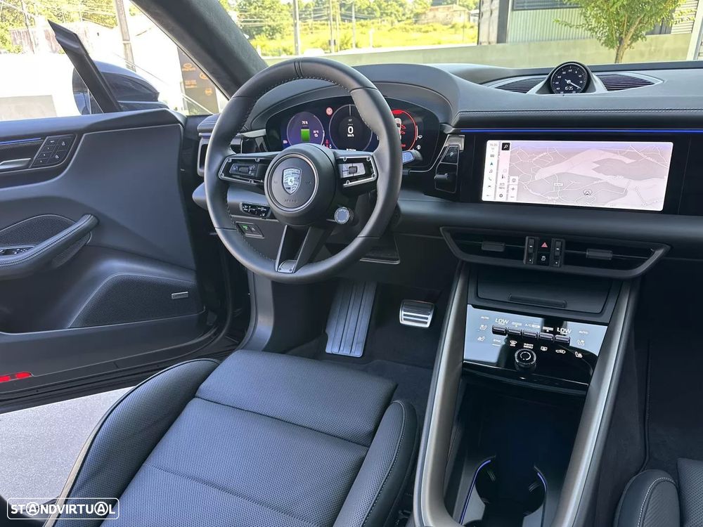 Porsche Macan Electric Turbo - 32