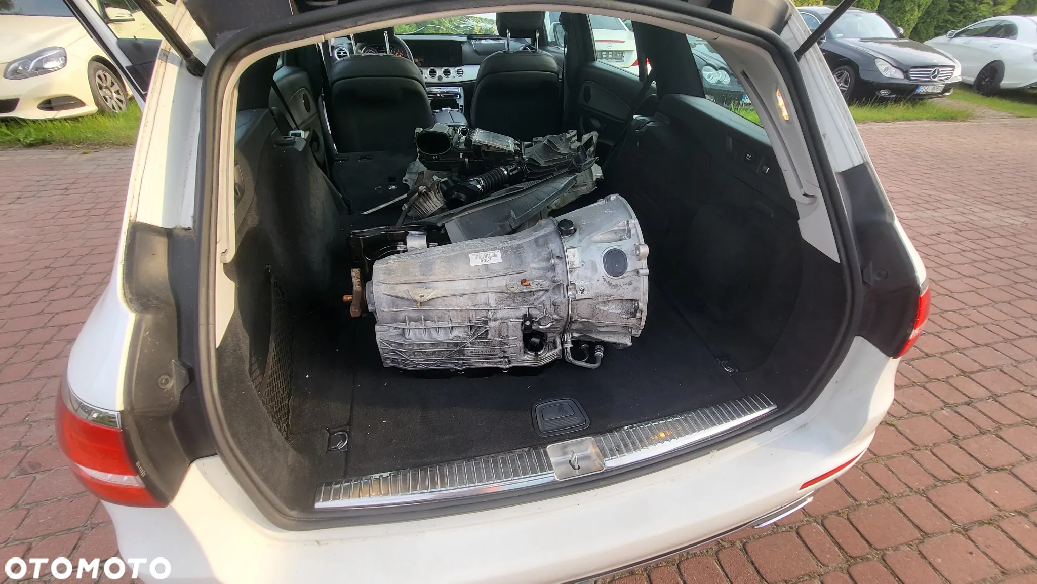 Mercedes-Benz Klasa E 220 d 4Matic T 9G-TRONIC - 34