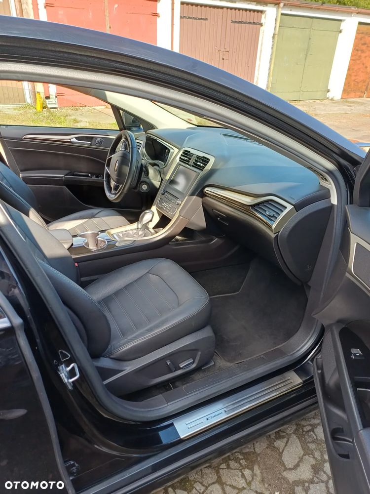 Ford Fusion - 4