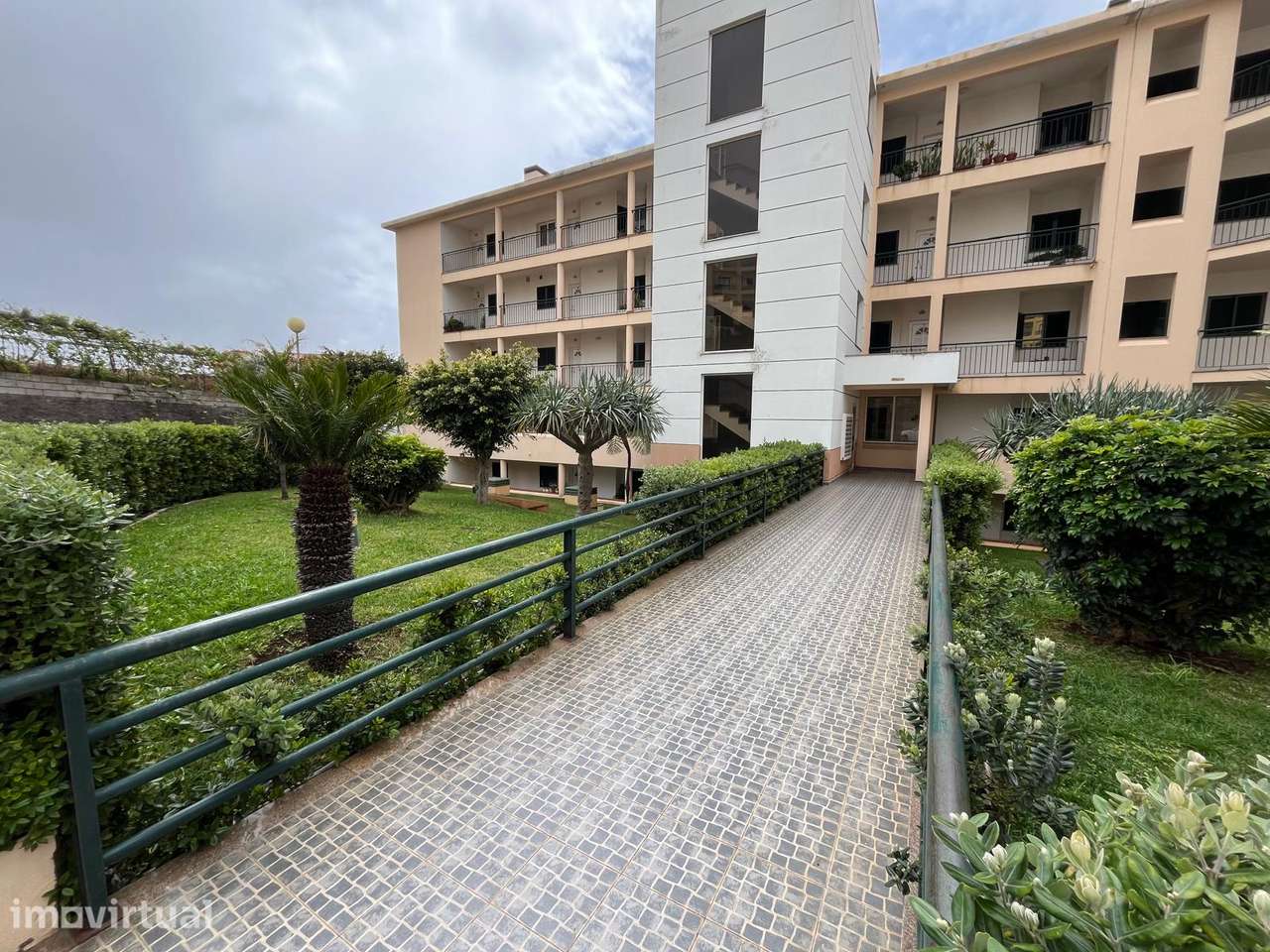 Apartamento T2 Caniço/Garajau (APENAS PERMUTA) - Grande imagem: 3/7