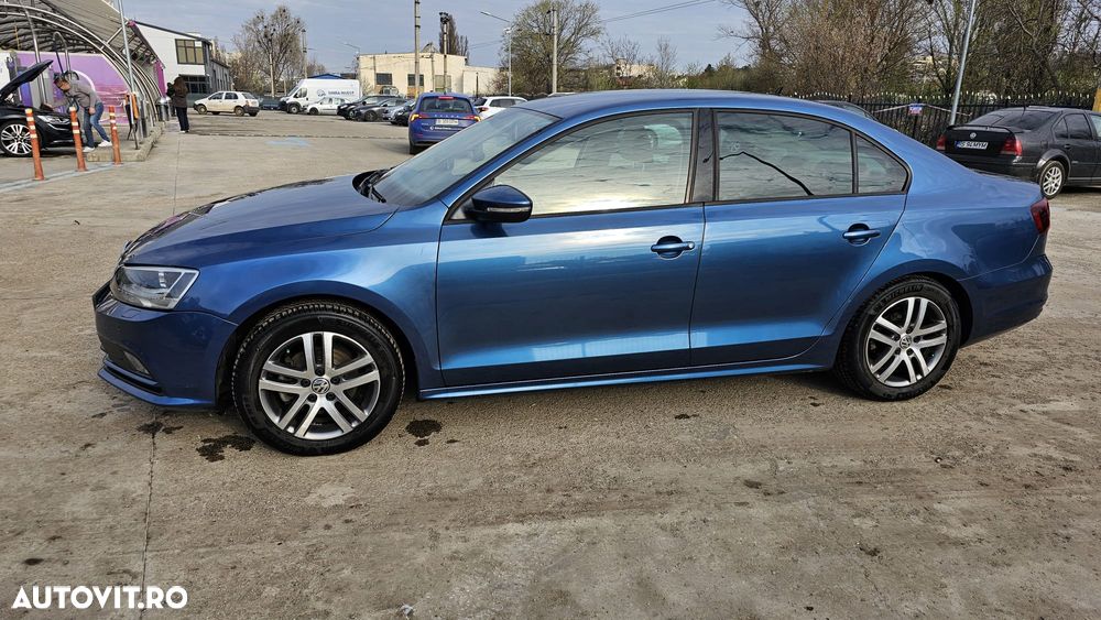 Volkswagen Jetta - 1