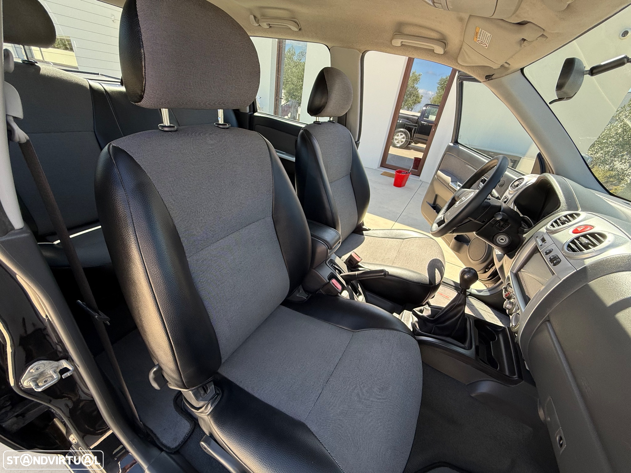 Isuzu D-Max 2.5 DTi CD 4WD LS - 26