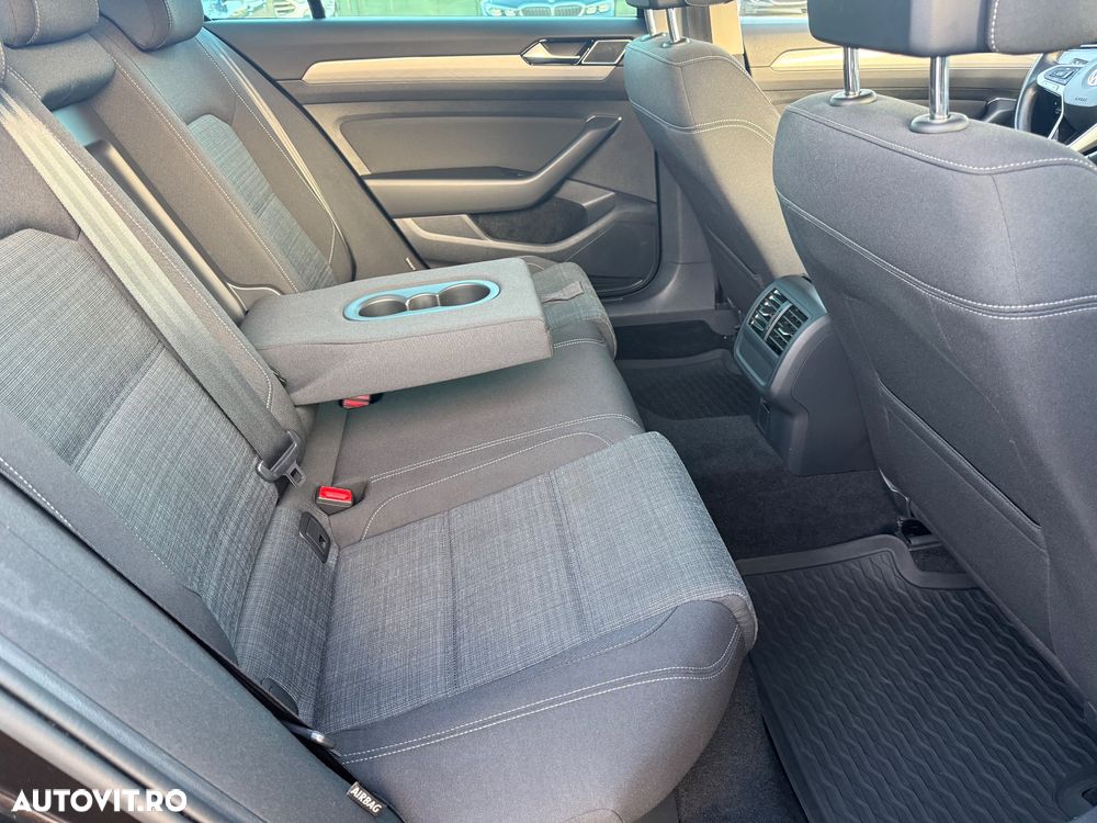 Volkswagen Passat 2.0 TDI SCR DSG Business - 17