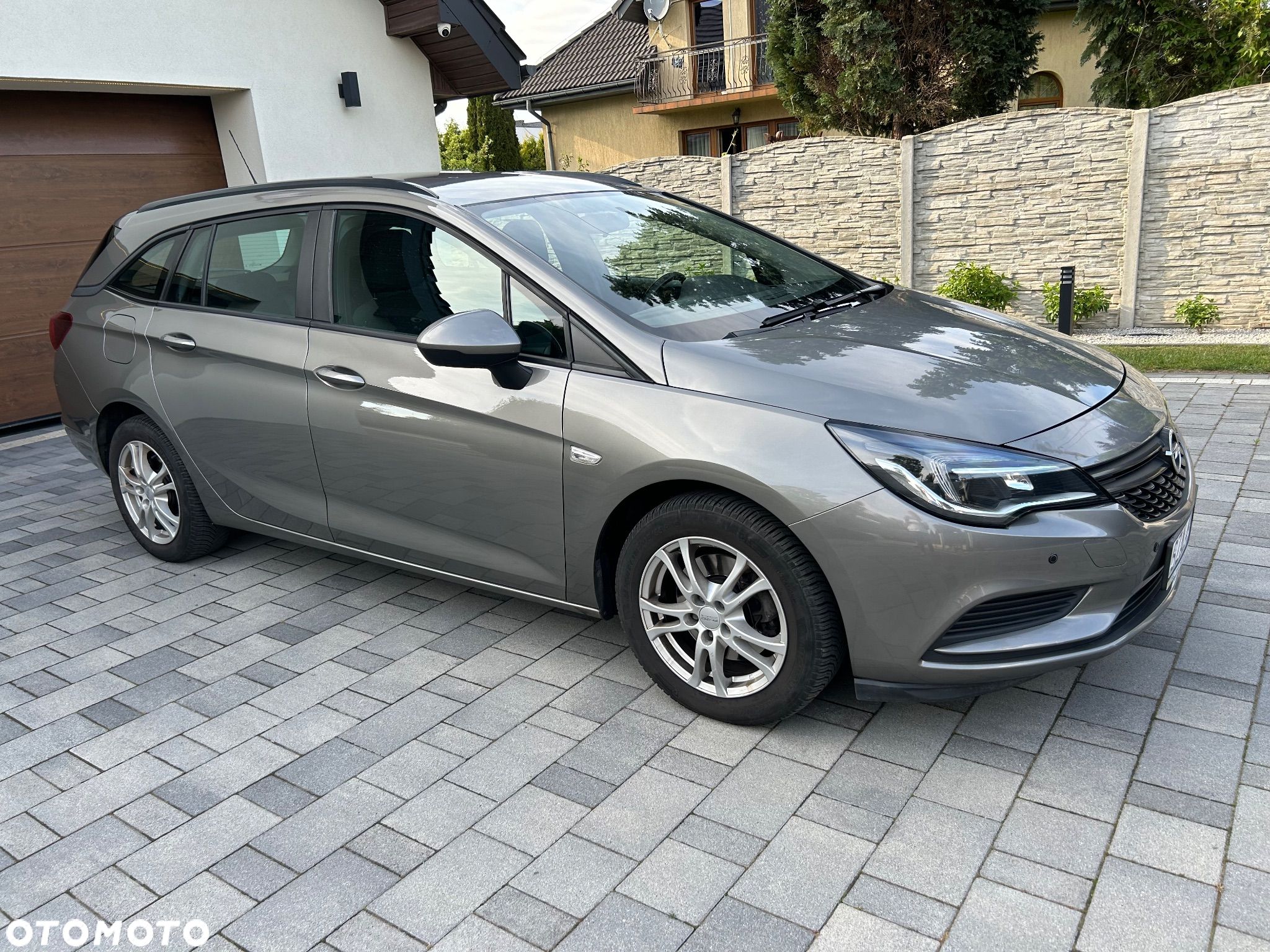 Opel Astra V 1.6 CDTI Dynamic - 1