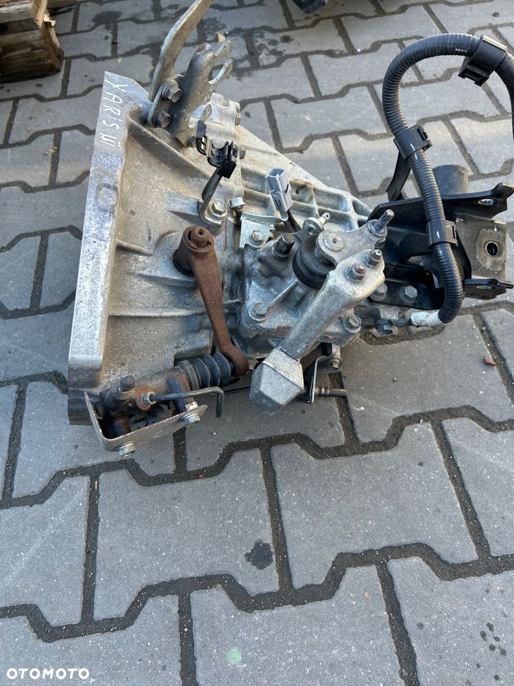 Toyota Yaris III skrzynia biegów 20TT06  1.0 vvti - 3