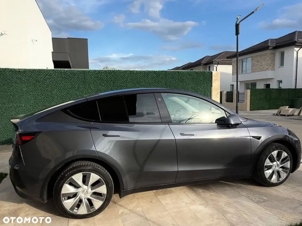 Tesla Model Y Long Range Dual Motor AWD - 4