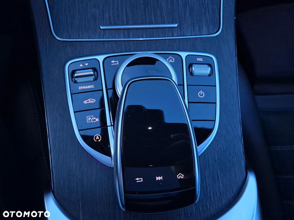 Mercedes-Benz Klasa C 220 d 4Matic T 9G-TRONIC AMG Line - 36