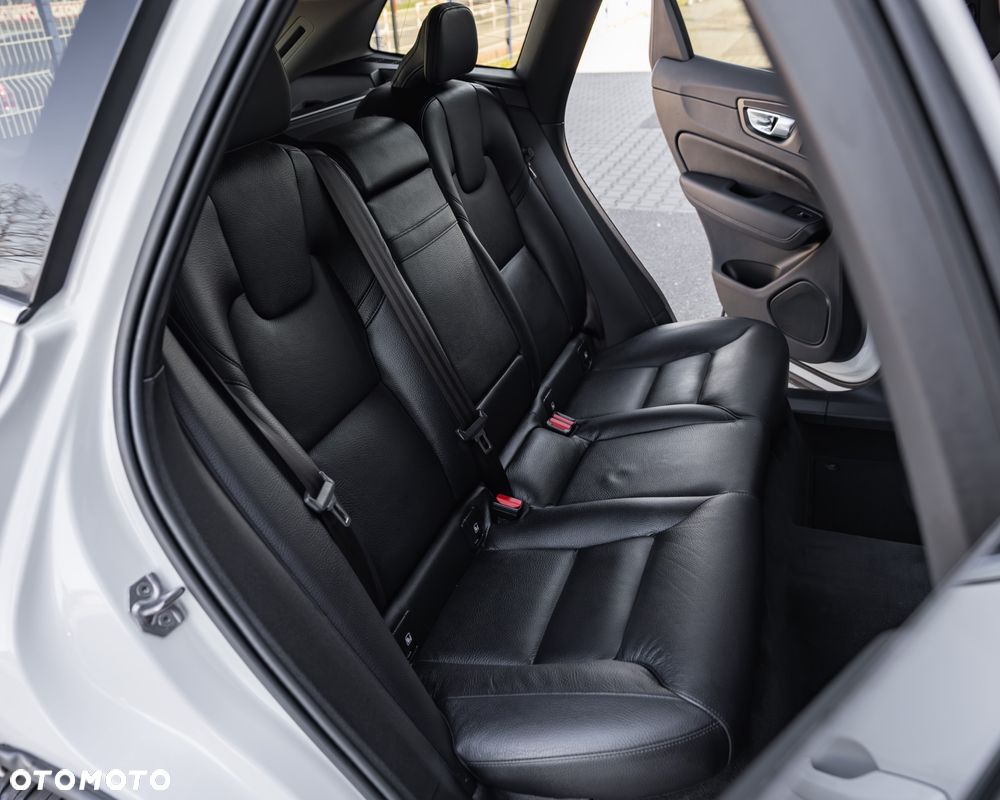 Volvo XC 60 B4 D Geartronic Momentum Pro - 18